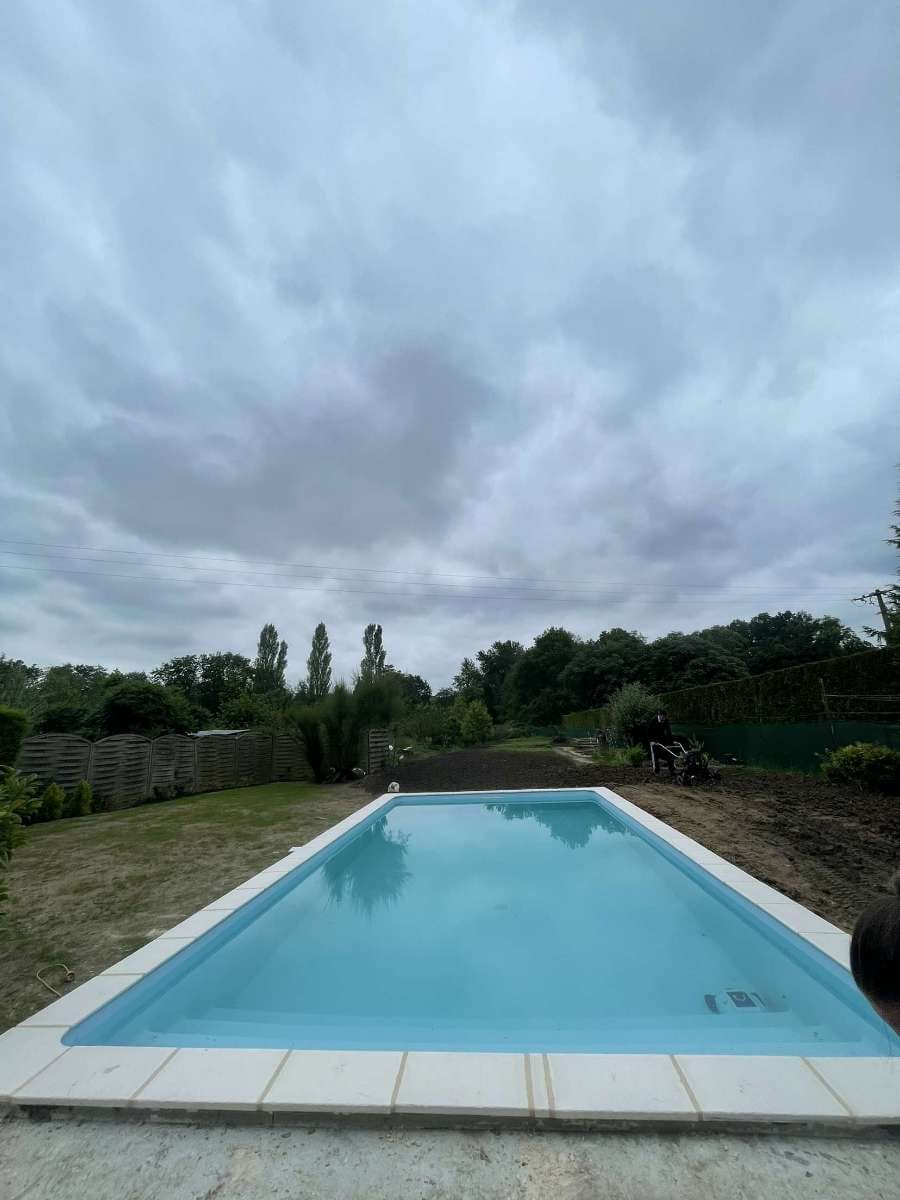 Piscine terminée avec liner clair